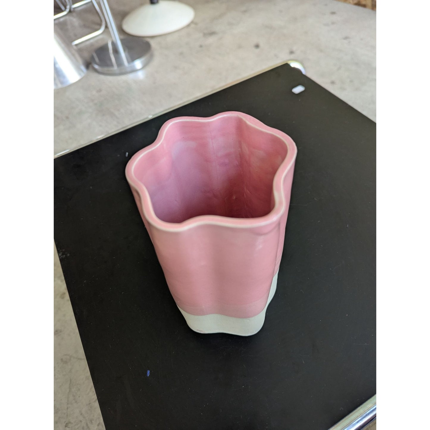 Vase Asymétrique En Céramique Rose & Blanc Fait Main Par Chloé Céramique