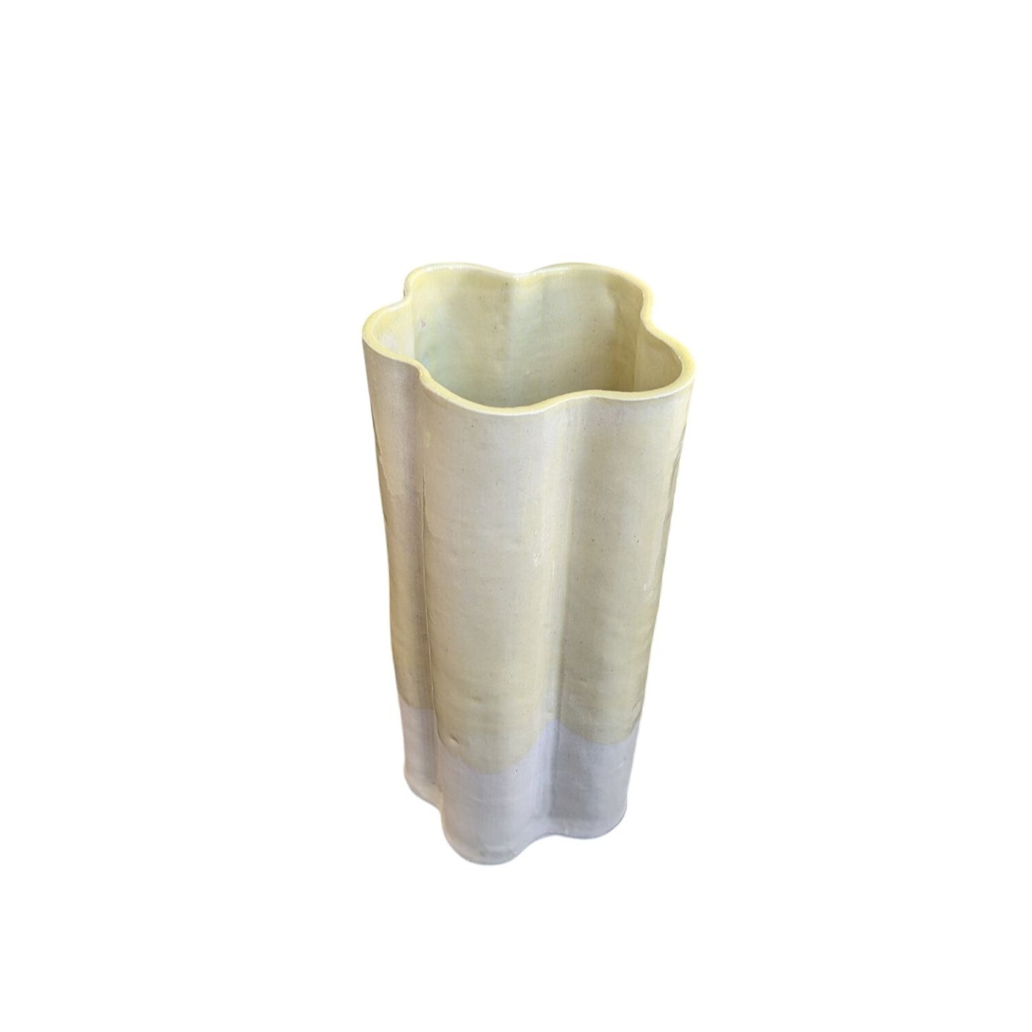 Vase Asymétrique En Céramique Par Chloé Céramique 21 Cm Hauteur 105 Cm Diamètre Beige Et Blanc