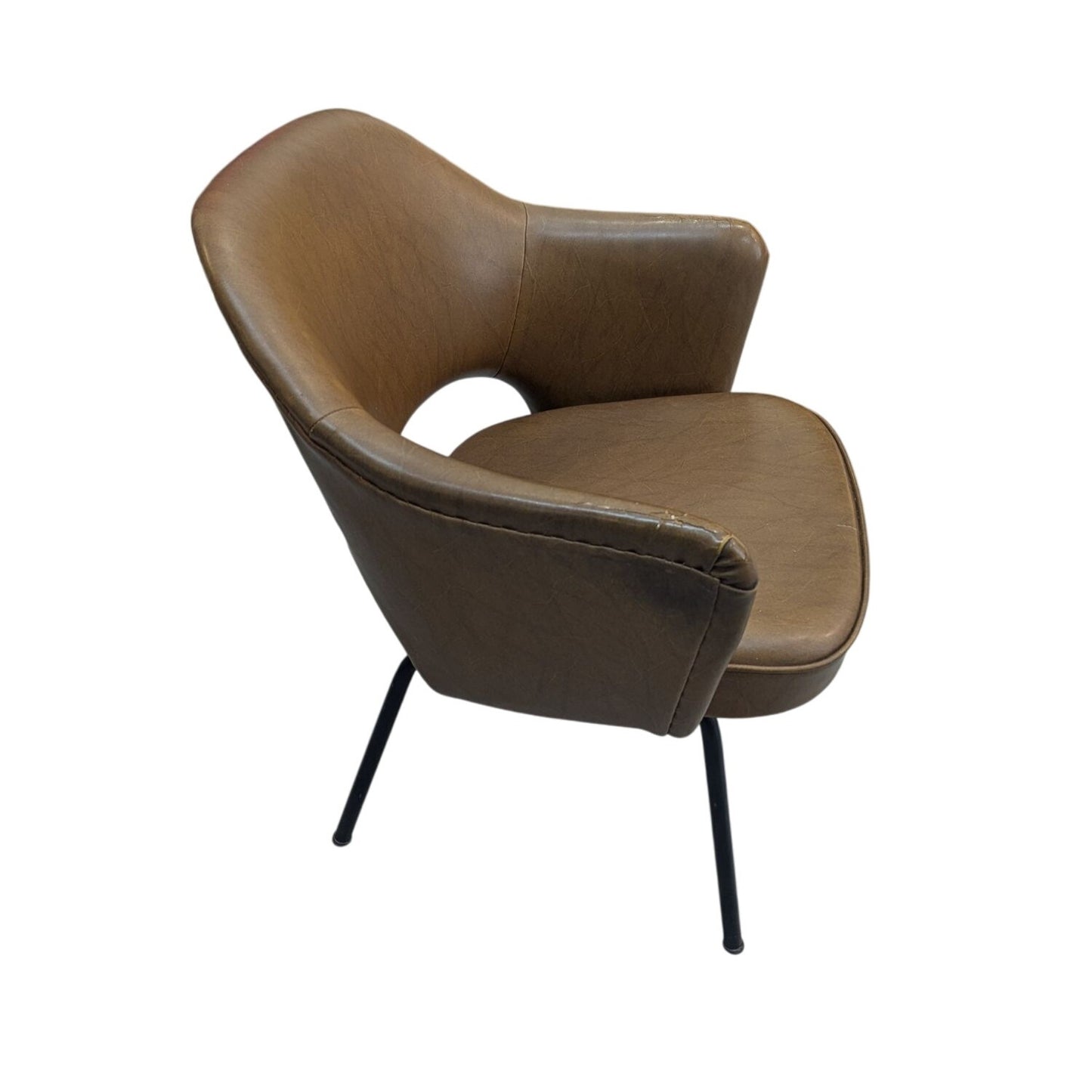 Paire De Fauteuils Conférence Style Saarinen En Cuir Marron Sur Pieds Métal Noir