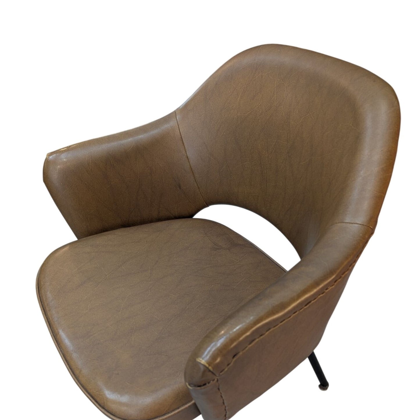 Paire De Fauteuils Conférence Style Saarinen En Cuir Marron Sur Pieds Métal Noir