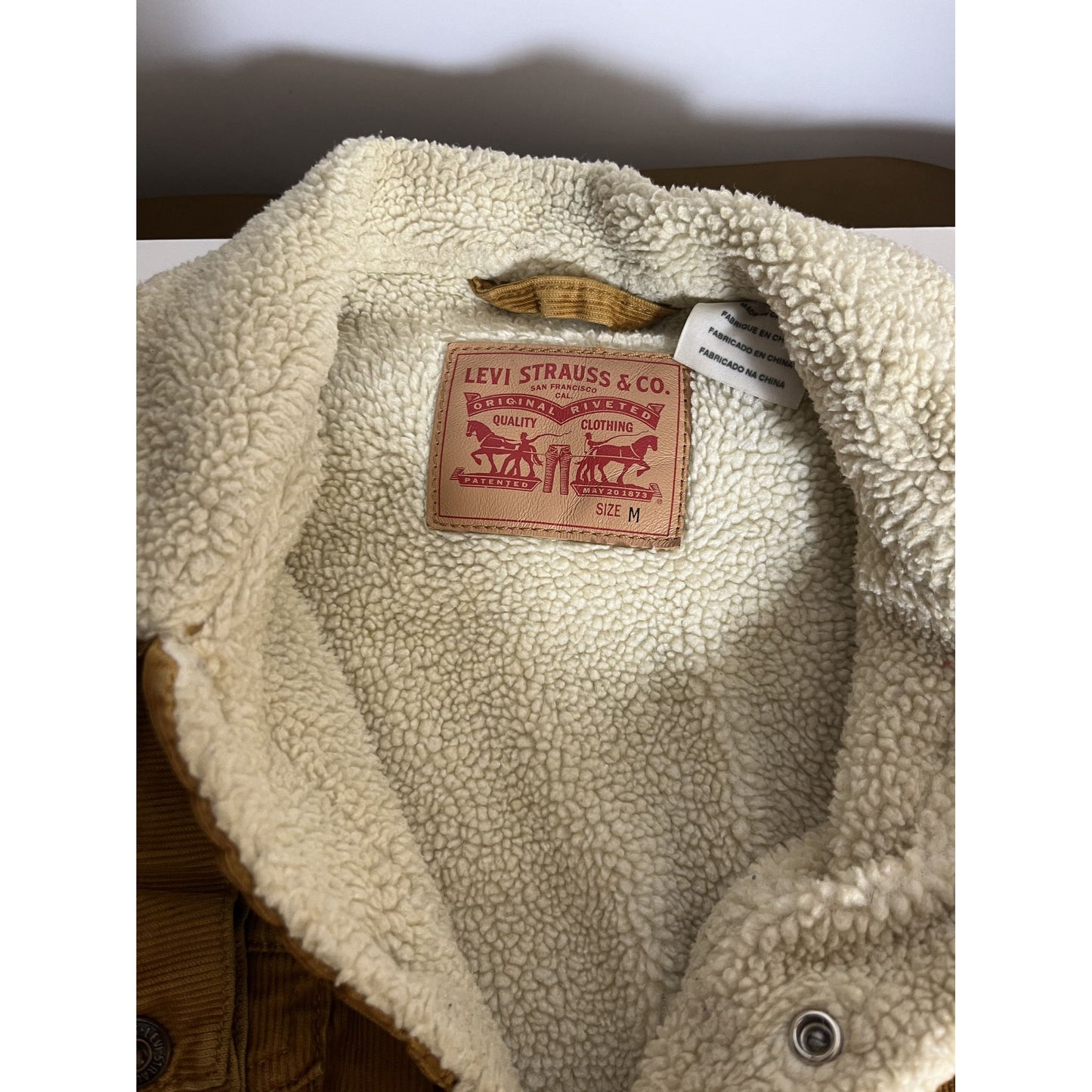 Veste Levi's en velours côtelé doublée sherpa pour homme, couleur fauve moyen