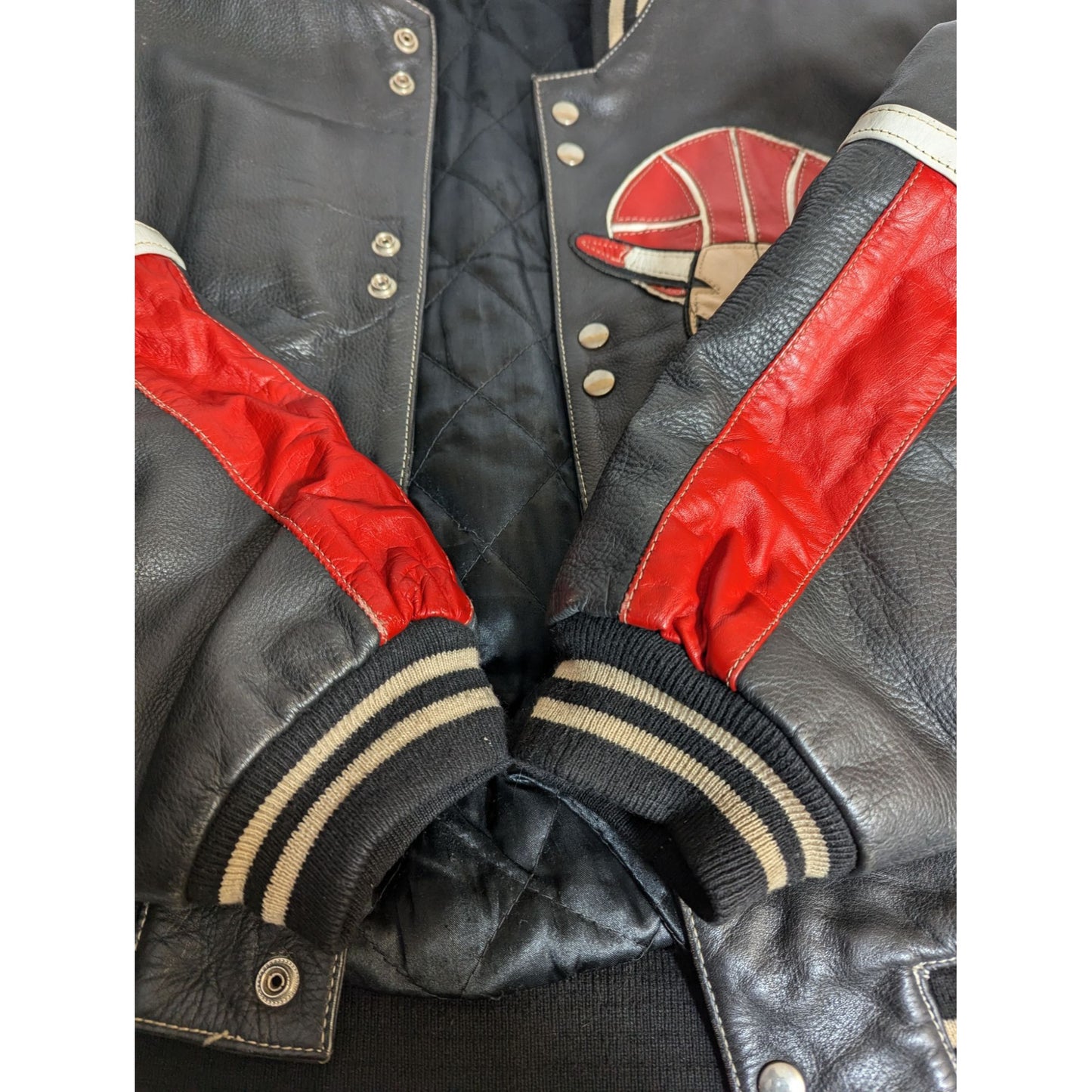 Veste de basket-ball universitaire vintage Howie & Sons XXL en cuir noir avec patch Red Bull