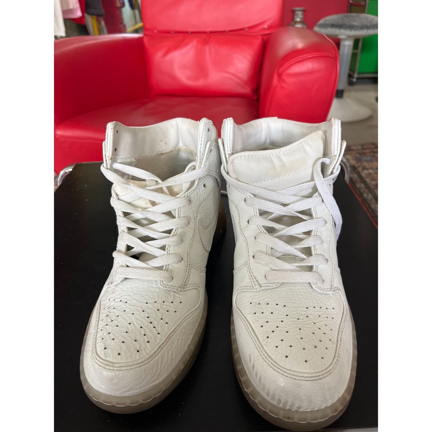 Custom Nike Blanches Avec Lumières LED Intégrées Dans La Semelle