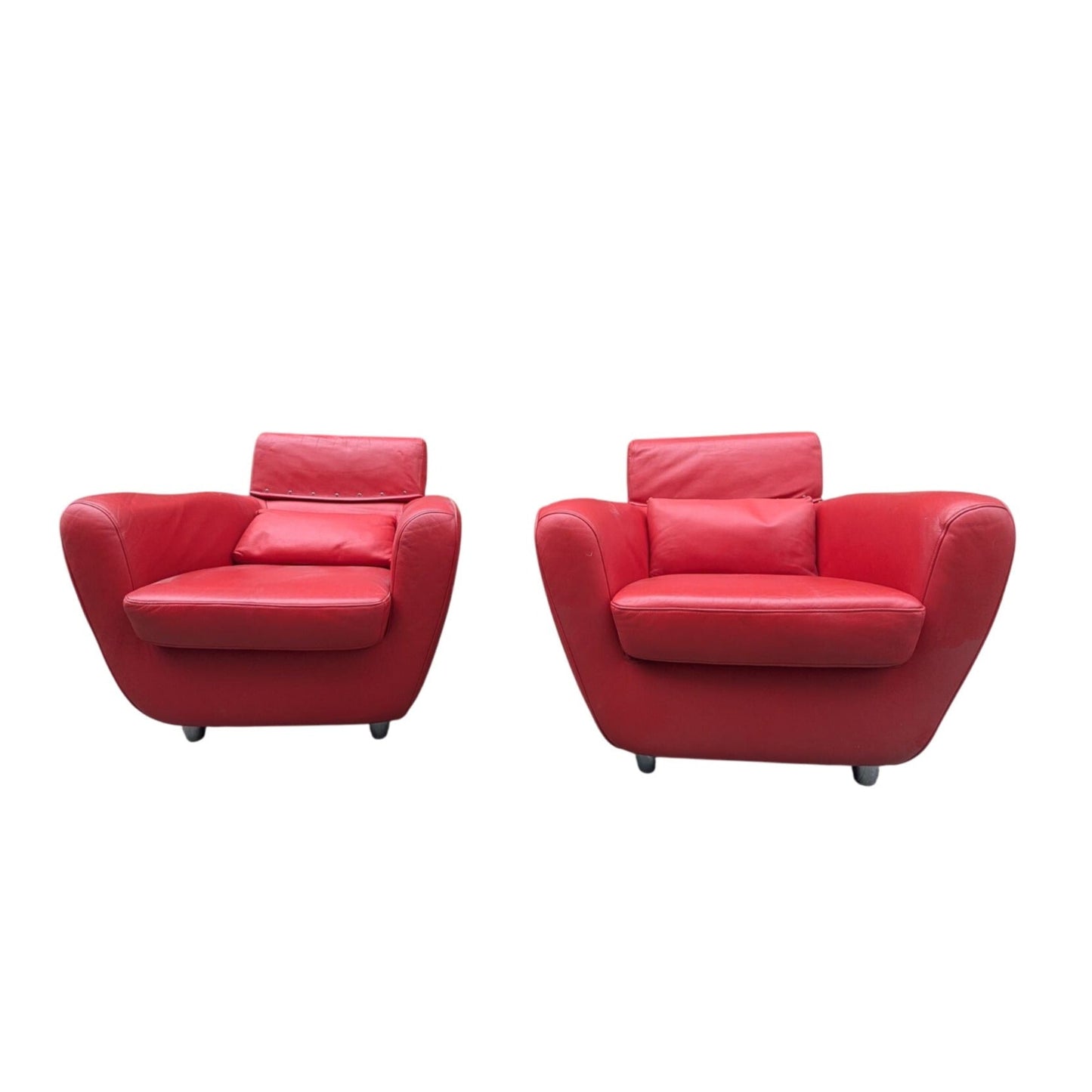 Paire De Fauteuils Ligne Roset Rouge En Cuir Avec Piètement Acier Chromé & Clouté 80cm/80cm/85cm