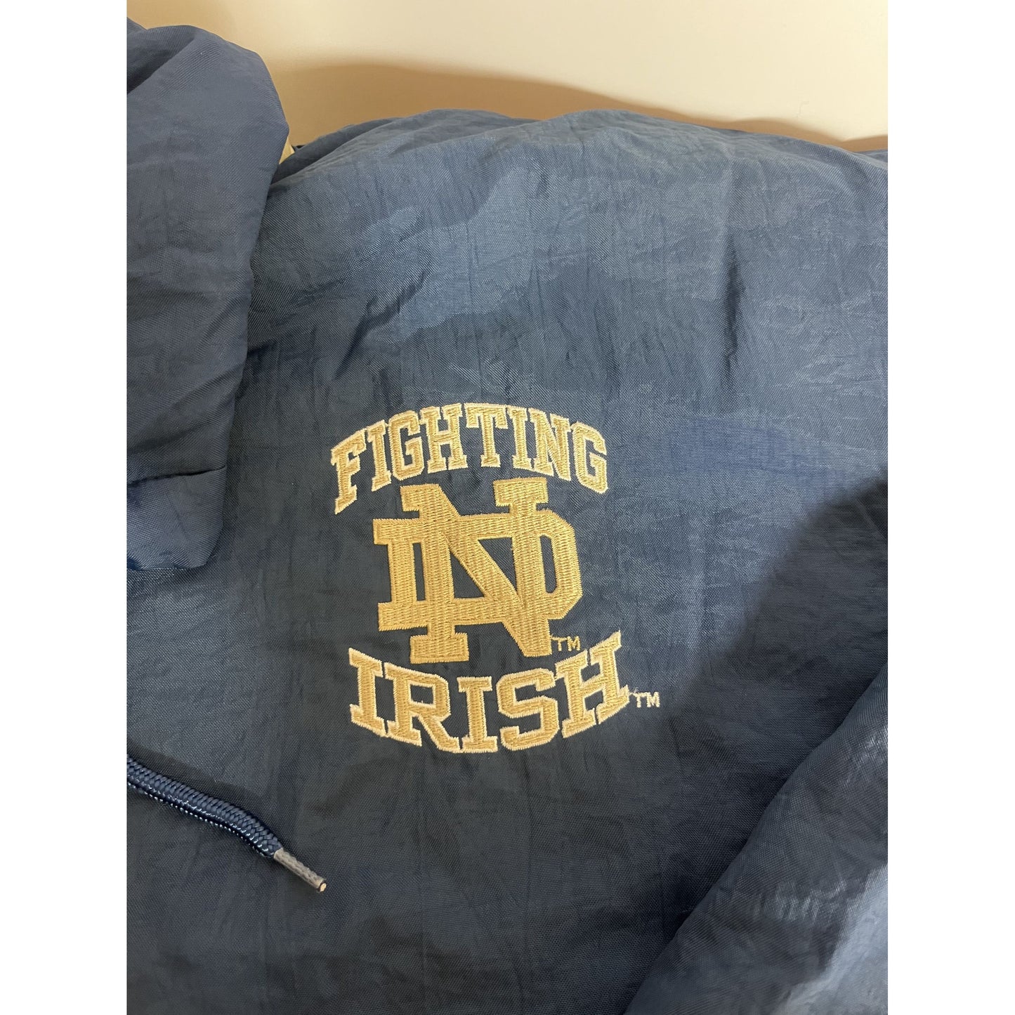 Veste de départ Notre Dame Fighting Irish XL Bleu marine et vert Manteau à capuche matelassé en nylon vintage des années 90