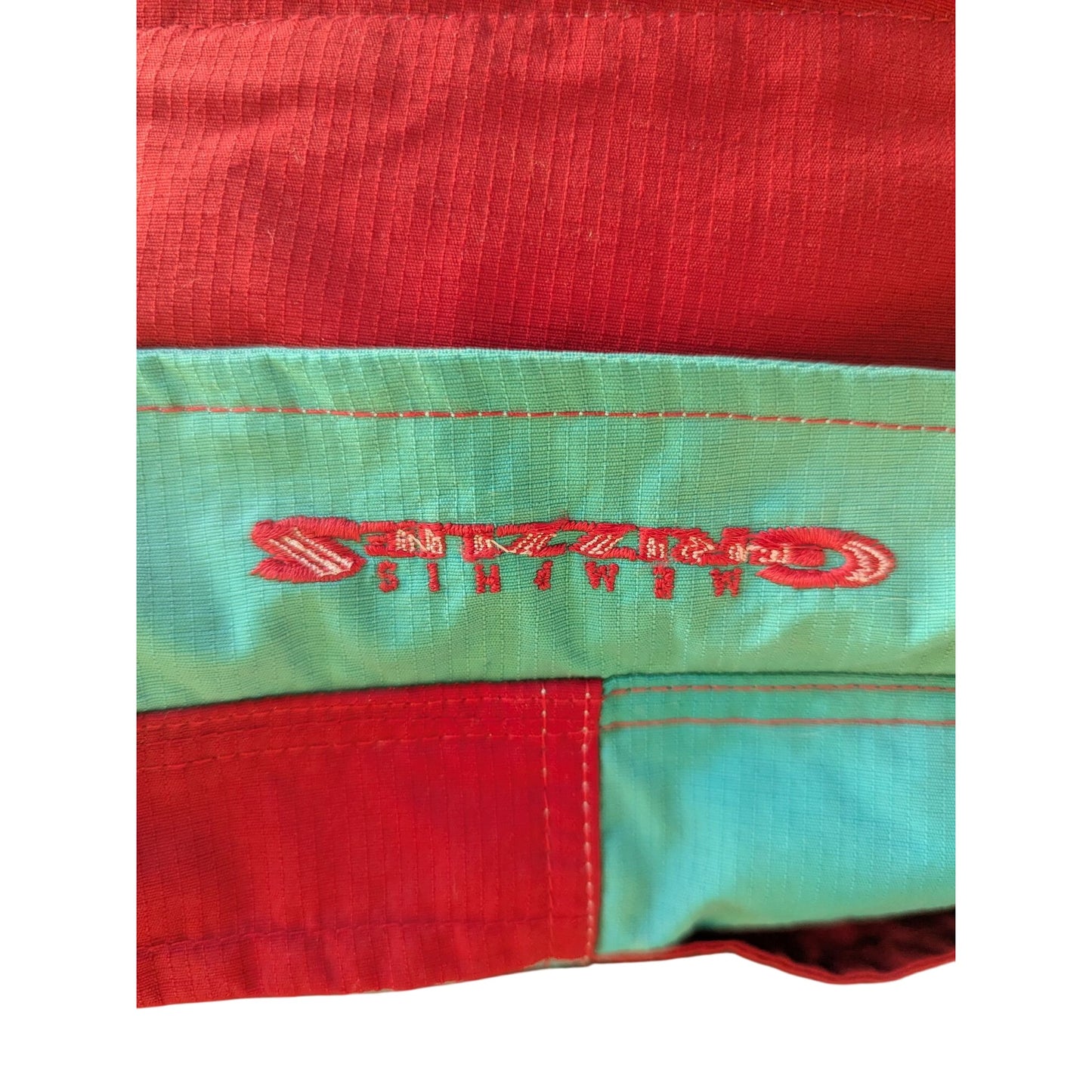 Banane Memphis Grizzlies Upcyclée À Partir DUne Veste Vintage Rouge & Bleu Avec Motifs Brodés