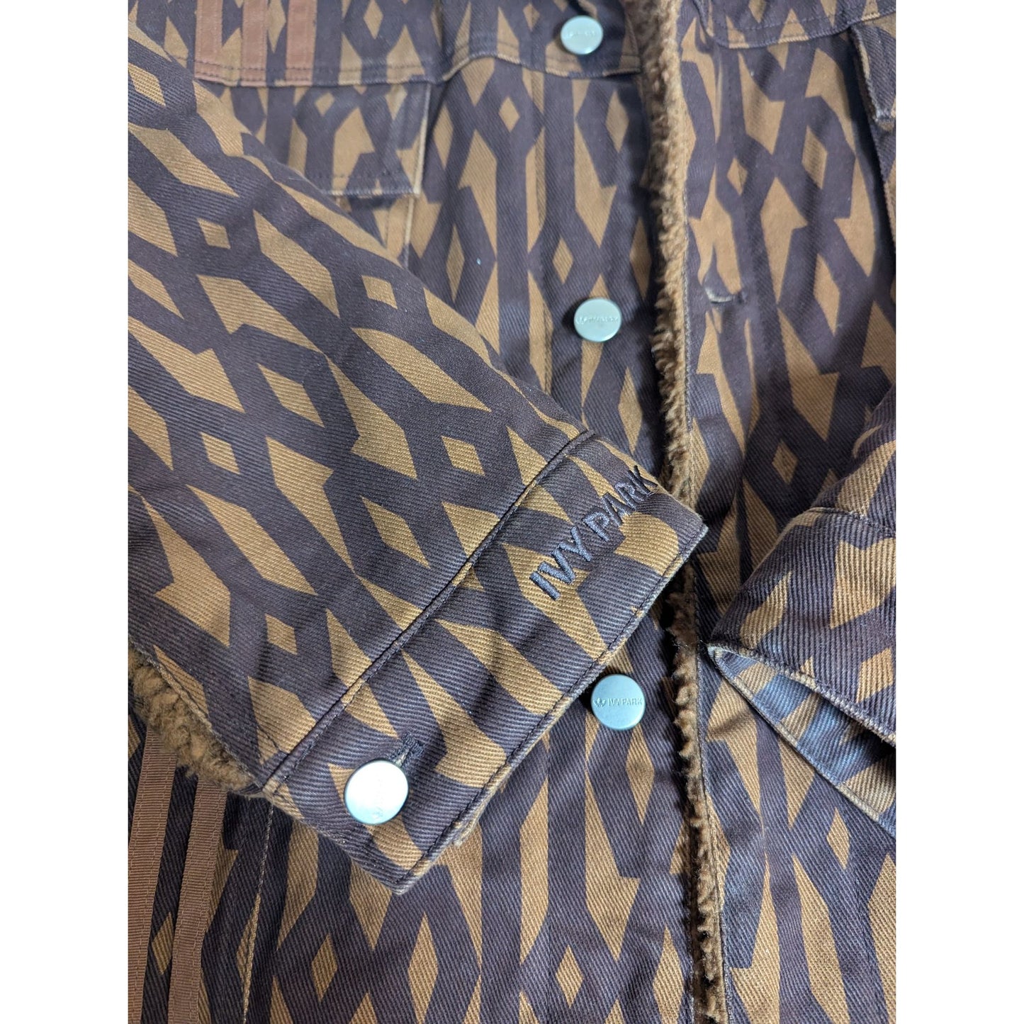 Veste oversize doublée sherpa Adidas X IVY PARK, motif marron intégral, boutons-pression, streetwear pour homme et femme