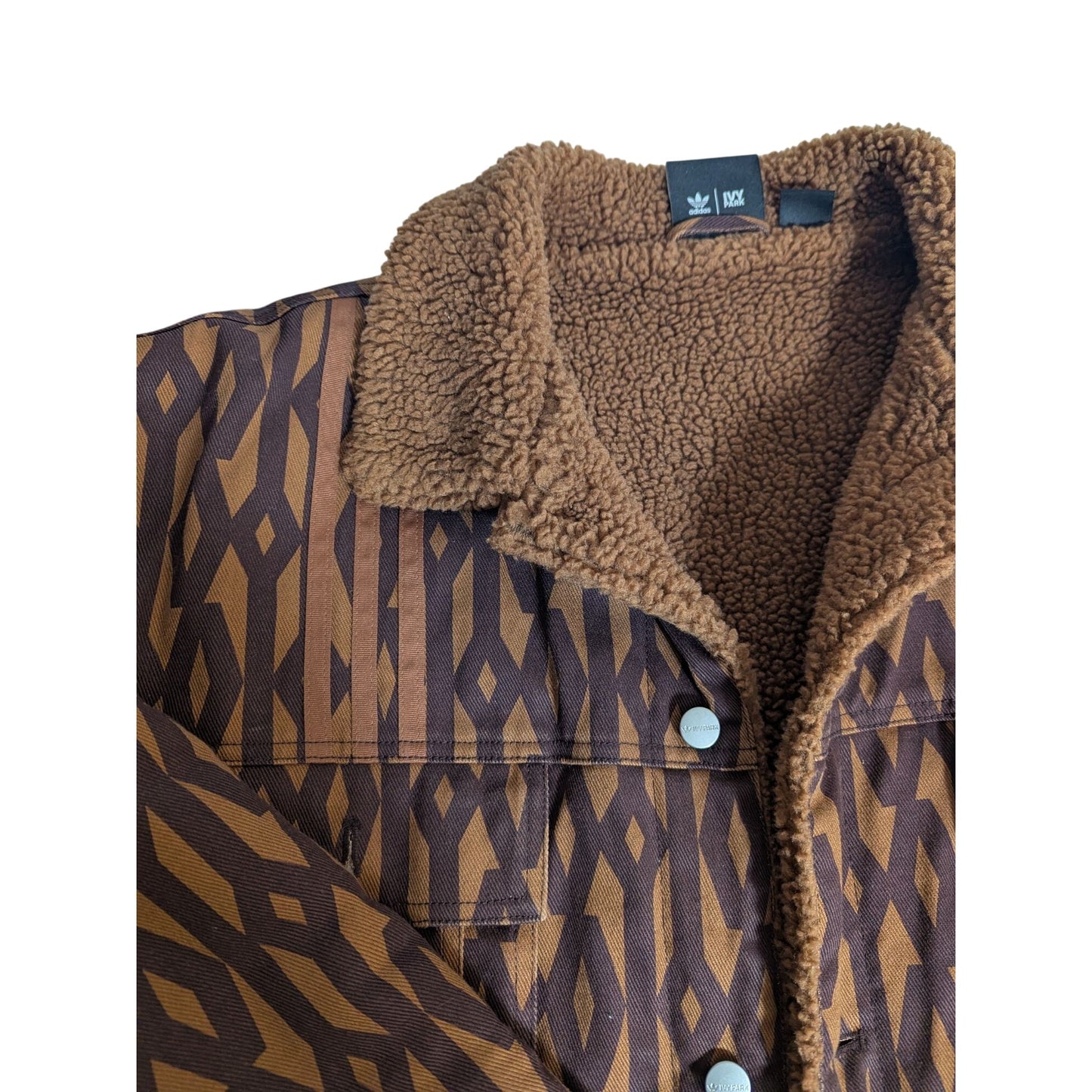 Veste oversize doublée sherpa Adidas X IVY PARK, motif marron intégral, boutons-pression, streetwear pour homme et femme