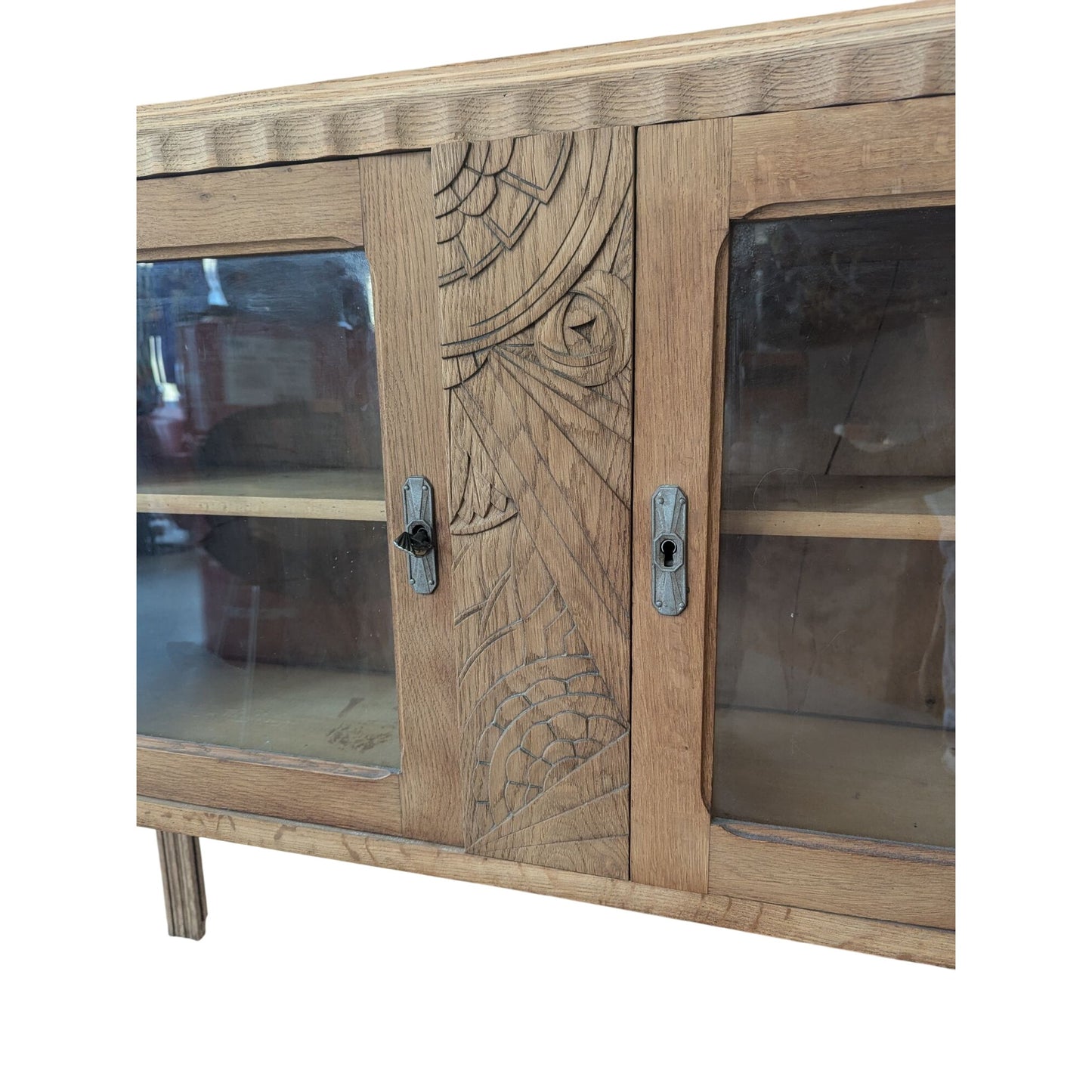 Buffet Vintage art deco En Bois Avec Portes Vitrées Sculptées À La Main 91cm H X 123cm L X 31cm P