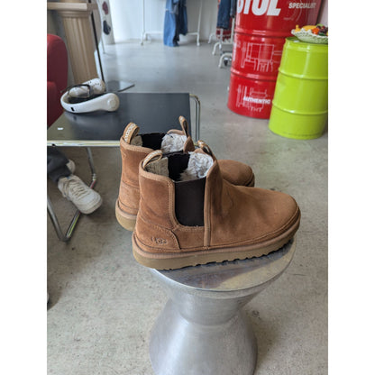 Bottines En Suède Marron UGG Taille 42 Avec Doublure En Laine & Semelle Antidérapante