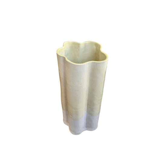 Vase Asymétrique En Céramique Par Chloé Céramique 21 Cm Hauteur 105 Cm Diamètre Beige Et Blanc