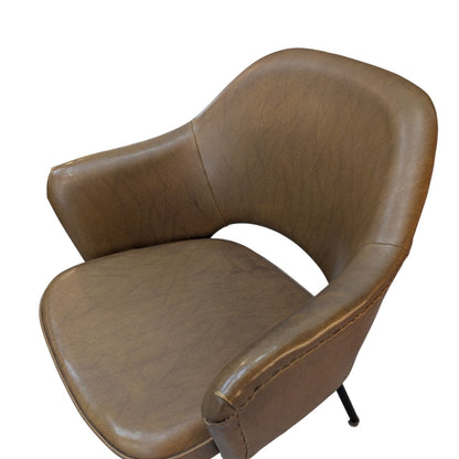 Paire De Fauteuils Conférence Style Saarinen En Cuir Marron Sur Pieds Métal Noir