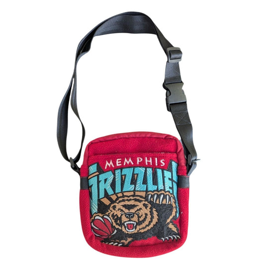 Sacoche Upcyclée Memphis Grizzlies NBA Édition Unique 22x20cm Rouge/Turquoise Avec Bandoulière Réglable & Nombreuses Poches