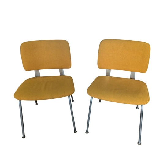 paire de chaises vintage jaune et piétement et structure aluminium