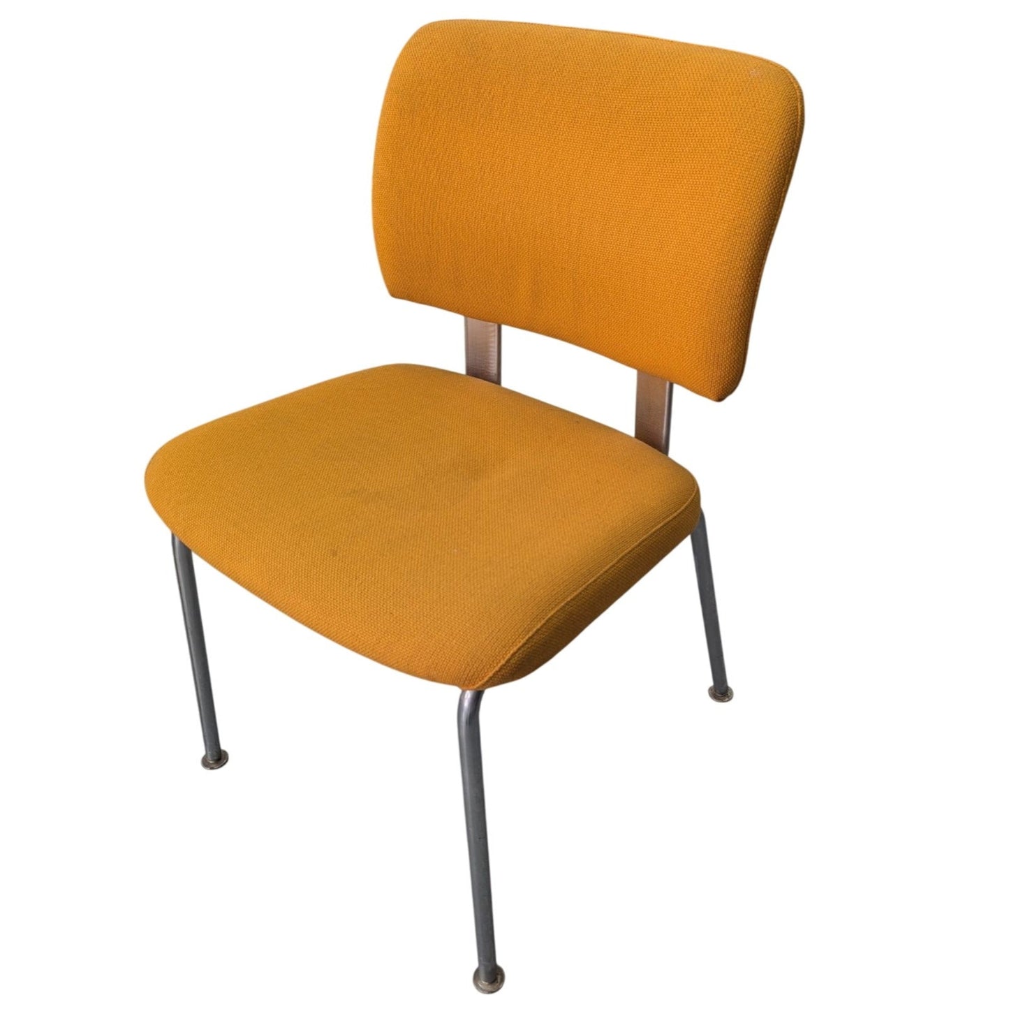 paire de chaises vintage jaune et piétement et structure aluminium