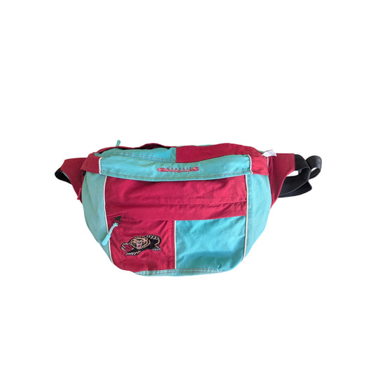 Banane Memphis Grizzlies Upcyclée À Partir DUne Veste Vintage Rouge & Bleu Avec Motifs Brodés