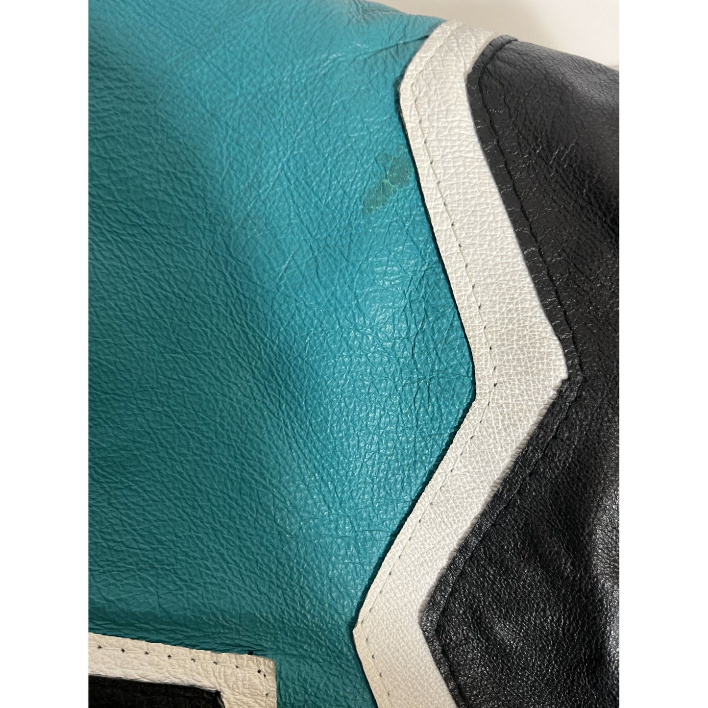 Veste en cuir Michael Hoban Wheremi, grande taille, noire et bleu sarcelle, motif zigzag