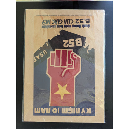 Affiche Commémorative Vietnamienne B52 USAF Kỷ Niệm 10 Năm Hauteur 39cm Largeur 28cm Papier Cartonné Durable