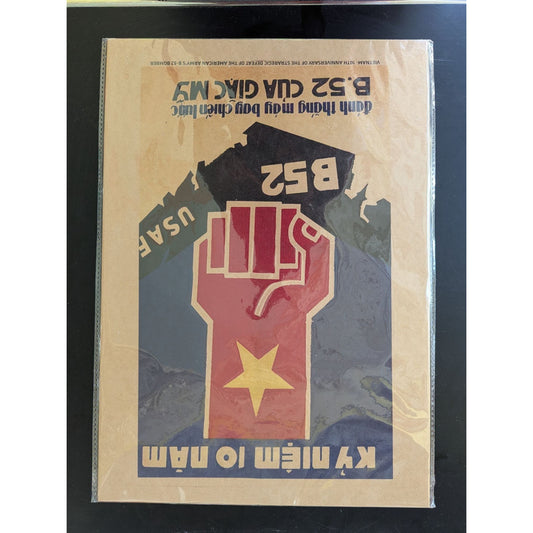 Affiche Commémorative Vietnamienne B52 USAF Kỷ Niệm 10 Năm Hauteur 39cm Largeur 28cm Papier Cartonné Durable