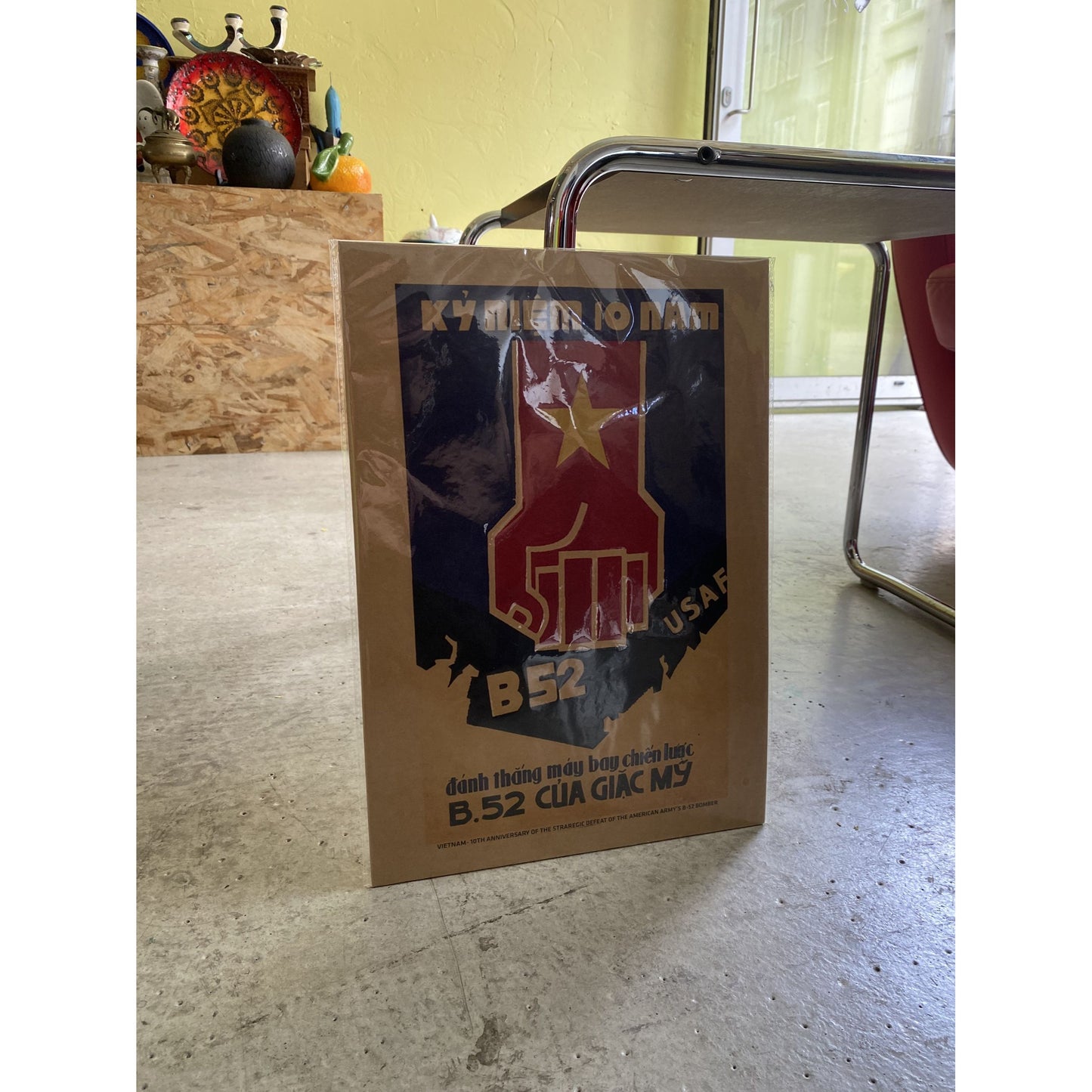 Affiche Commémorative Vietnamienne B52 USAF Kỷ Niệm 10 Năm Hauteur 39cm Largeur 28cm Papier Cartonné Durable